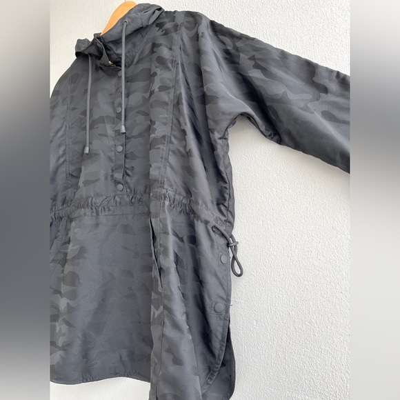 H&M | Lightweight Spring Jacket - Picture 2 of 16